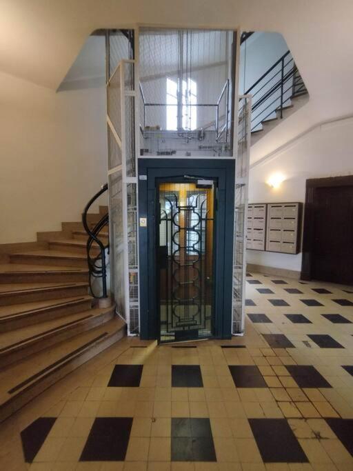 Emplacement Exceptionnel - Climatise - Place De La Comedie *